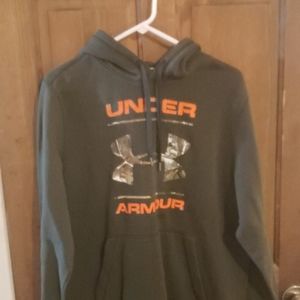 Under armour sweatshirt